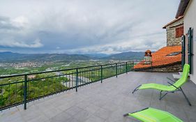 Comfy & Roomy Apt - View On The Ligurian Hills!